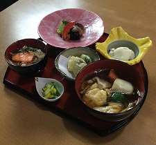 おっきりこみ、つみっこ、セルドンスパークリングワインを楽しむ