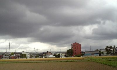 真っ黒な雲