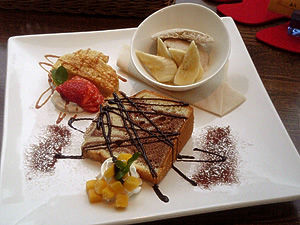 お洒落なカフェで美味しいケーキを