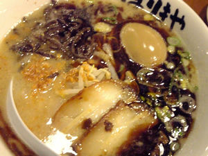 ここの、豚骨は旨い！！