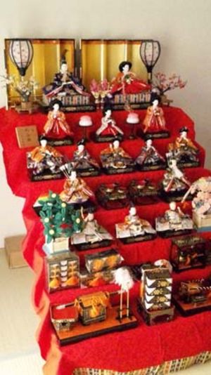 明日は雛祭り