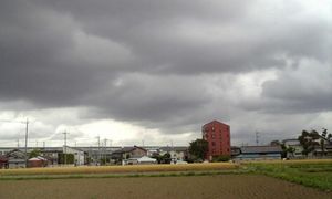 真っ黒な雲