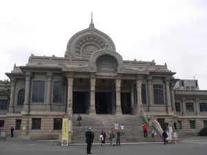 立派な建物